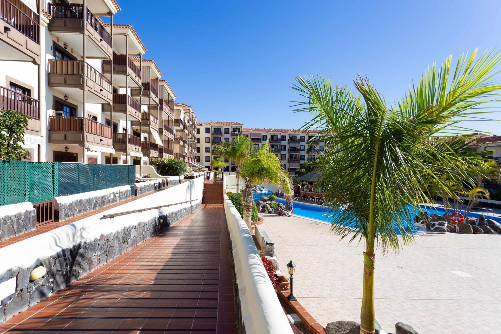Agradable Piso Con Piscina & Playa Terraza Y Wifi * Costa Del Silencio